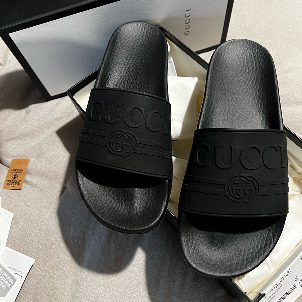 Gucci Logo Slide